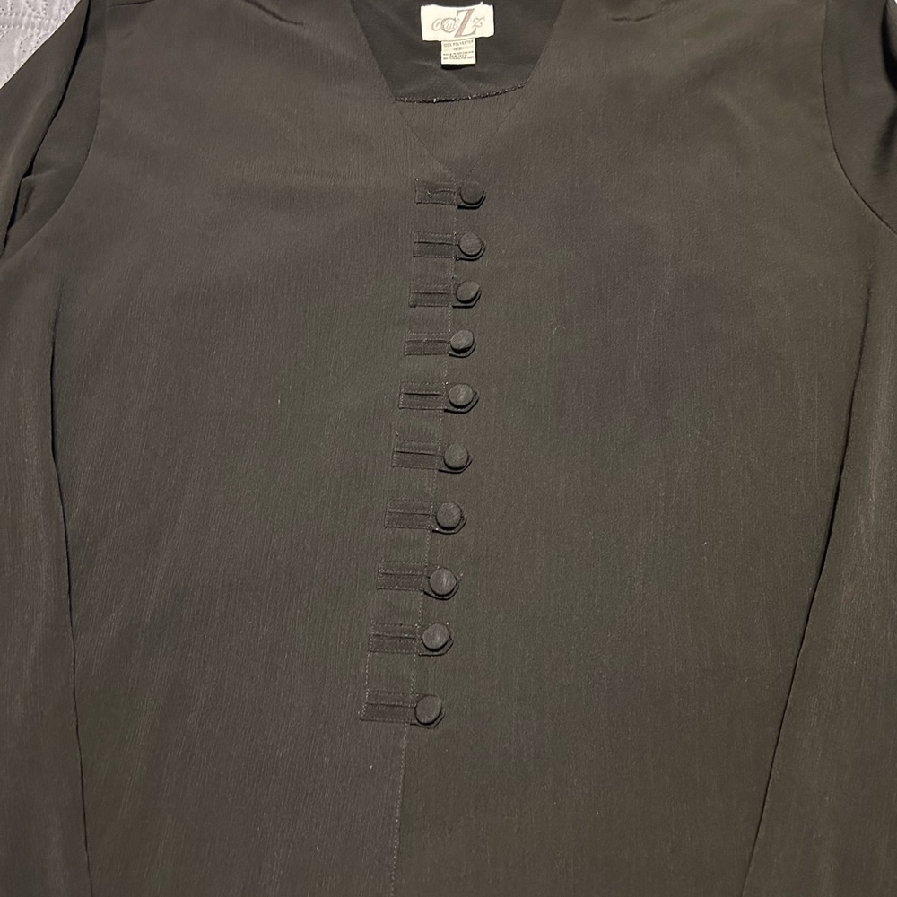 Club Z’s 3X 100% polyester machine wash side slits and long sleeve